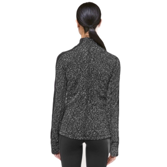 Lululemon Run Briskly 1/2 Zip Top Jacquard Black White Thumbhole, Sz 4 - Picture 2 of 15